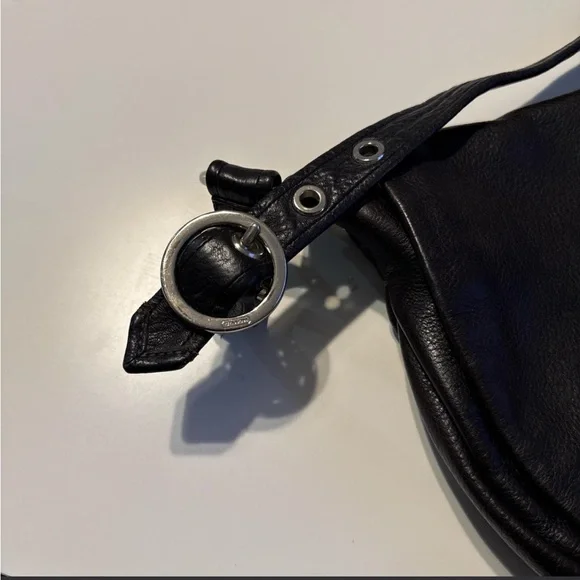 Coach Elegant Black Leather Shoulder Bag - Picture 2 of 8